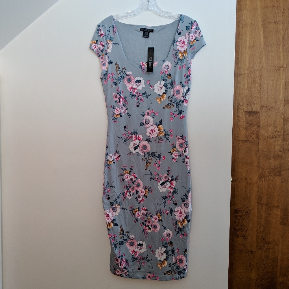 NWT 🌺 Midi Dress